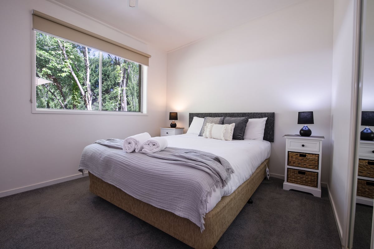Deluxe-Zimmer, 1 Queen-Bett, Kochnische, Gartenblick