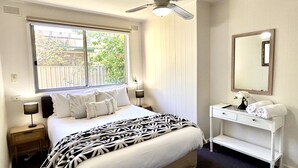 Unclassified image, 2 of 212, button - Adina Lodge Holiday Units (Bright)