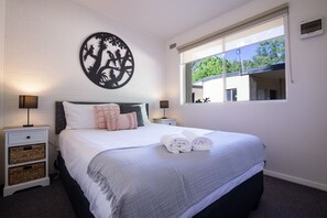 Premium-Apartment, 2 Schlafzimmer, Gartenblick | Hochwertige Bettwaren, Tempur-Pedic-Betten, individuell dekoriert