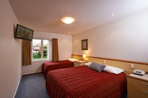 Iron/ironing board, free WiFi - Birchwood Manor Motel (Invercargill)
