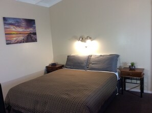 Safe på rommet, wi-fi (inkludert) og sengetøy