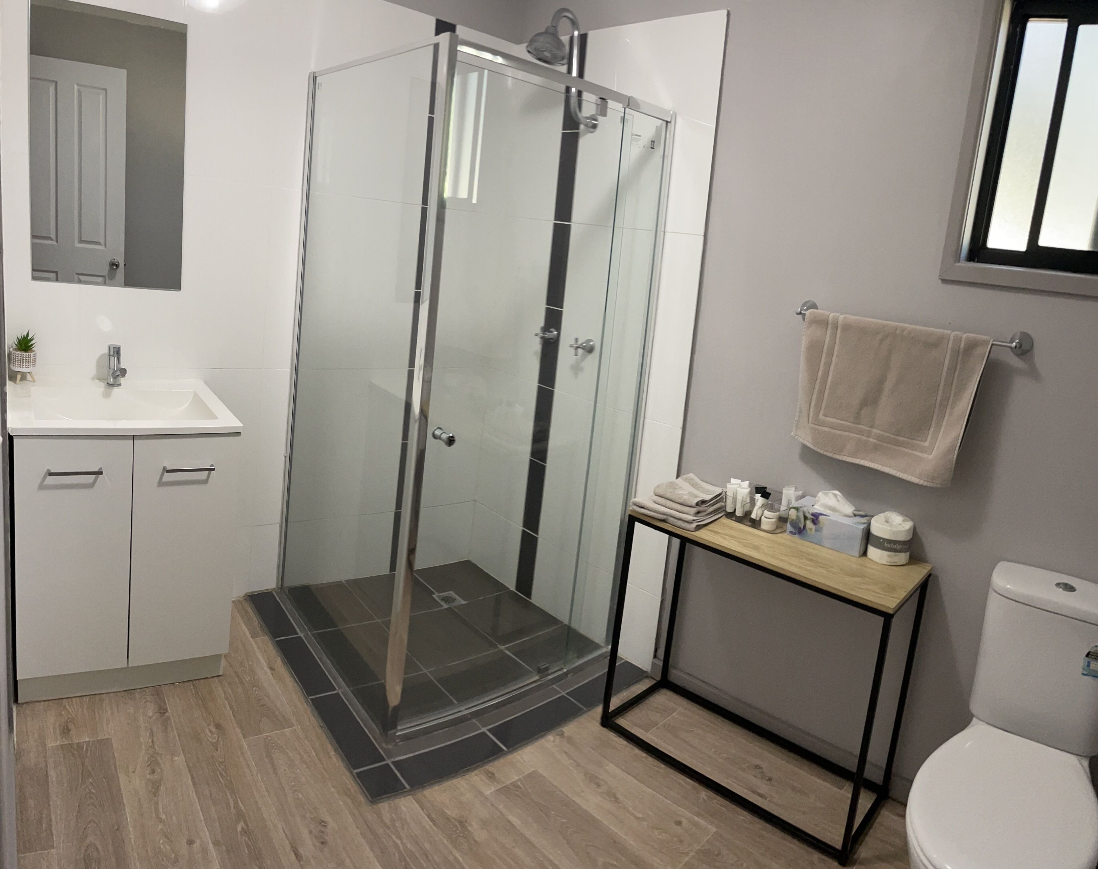 Family Cabin, 2 Bedrooms, Mountain View | Bathroom | Towels