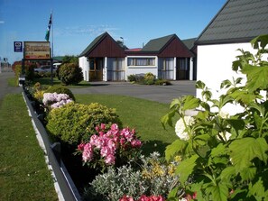 Garden - Bavarian Motel (Invercargill)