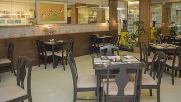 Daily cooked-to-order breakfast for a fee