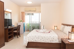 Studio | Bureau, rideaux occultants, Wi-Fi gratuit, draps fournis