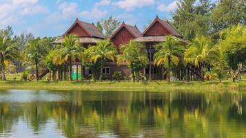 Sukhothai Lake Suite | Cofres nos quartos, Wi-Fi de cortesia, roupa de cama