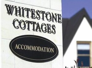 A sign for Whitestone Cottages Accommodation. - Whitestone Cottages (Methven)