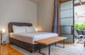 标准房, 1 张大床, 阳台 | 熨斗/熨衣板、免费 WiFi、床单