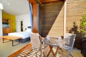 Queen Balcony Room District Views | Terrace/patio
