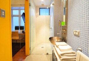 Standard King Room | Bathroom