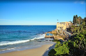 靠近海滩、白沙、沙滩毛巾