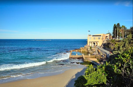 Beach nearby, white sand, beach towels