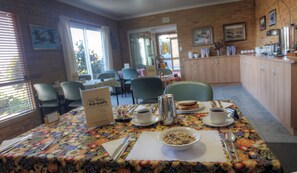 Tägliches großes Frühstück gegen Gebühr