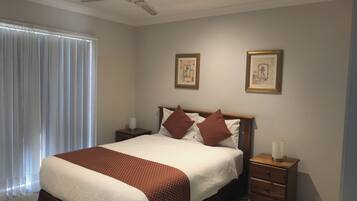 Apartment 4.5* AAA | Minibar, soundproofing, iron/ironing board, cribs/infant beds