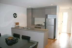 Townhouse 3 Bedrooms, Entire Unit Rent | Private kitchen