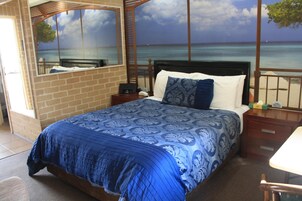 Ropa de cama de alta calidad, escritorio y sistema de insonorización 