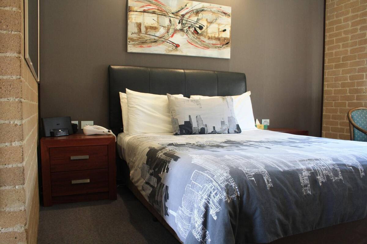 Deluxe Room | Peralatan tempat tidur premium, meja, kalis bunyi 