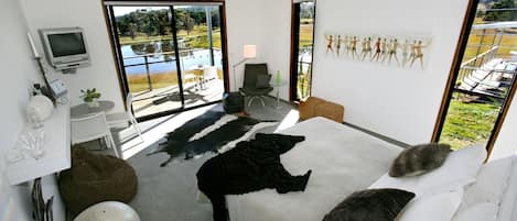 Literie de qualité, couette en duvet, lit avec matelas à plateau-coussin