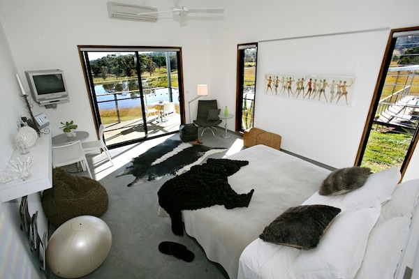 Premium bedding, down duvets, pillow-top beds, minibar