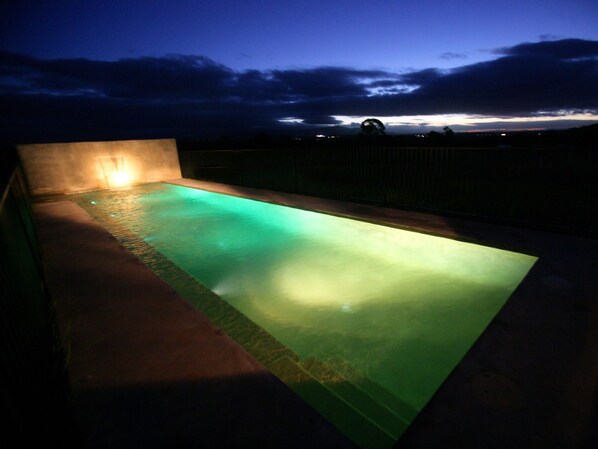 Outdoor pool, sun loungers - Tonic Hotel (Lovedale)
