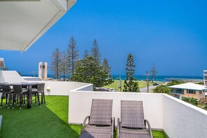 頂樓客房, 3 間臥室, 海景 | 露台/庭院