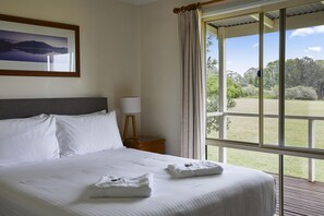 Family Cottage | 2 bedrooms, individually decorated, individually furnished - Mystery Bay Cottages (Mystery Bay)