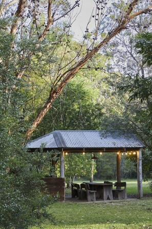 BBQ/picnic Area - Mystery Bay Cottages (Mystery Bay)