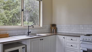 Family Cottage | Private kitchen | Full-sized fridge, microwave, oven, stovetop