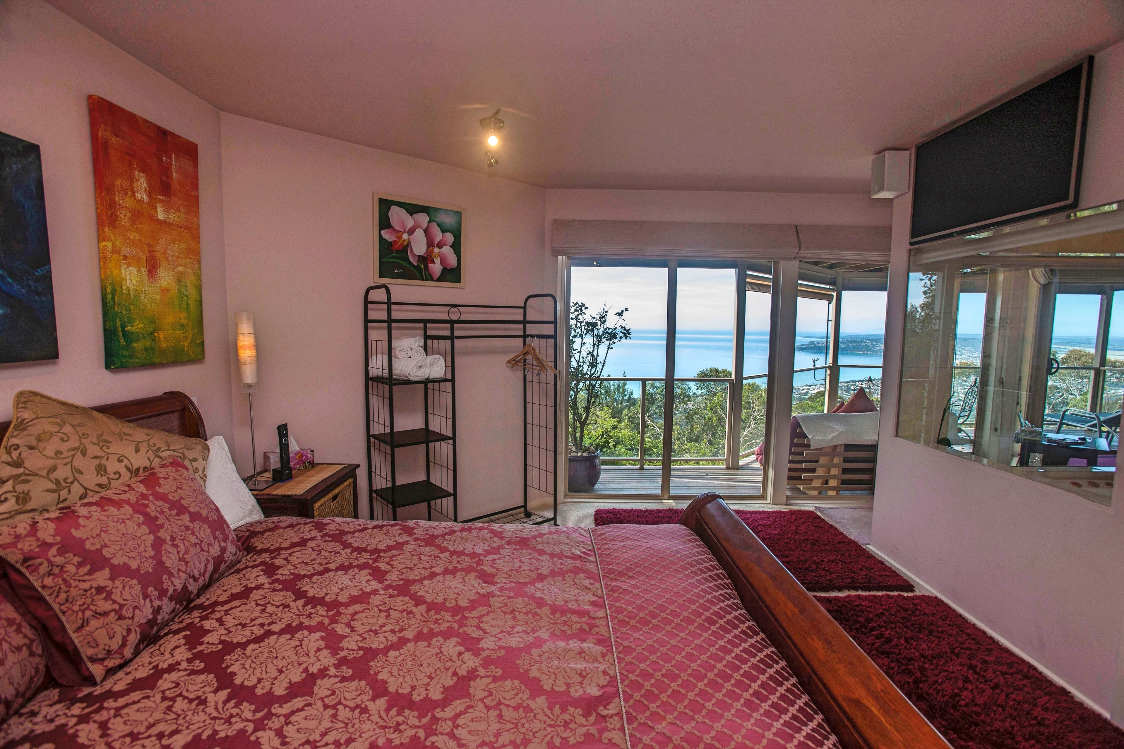 1 bedroom, desk, free WiFi, bed sheets