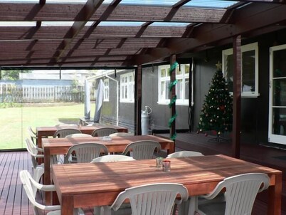 Lake Maraetai Lodge - Hostel