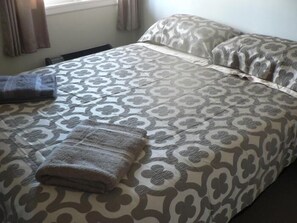 Living area - Lake Maraetai Lodge - Hostel (Mangakino)