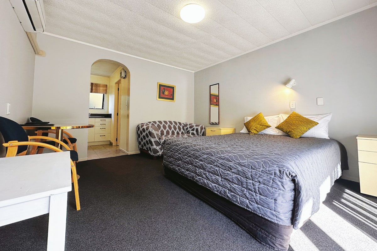 2 slaapkamers, een strijkplank/strijkijzer, gratis wifi, beddengoed