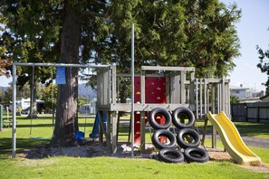 Children's play area - outdoor - Mercury Bay Holiday Park (Whitianga)