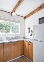 Cabana, 2 quartos | Cozinha americana privada | Geladeira, cooktop, talheres/pratos/utensílios de cozinha