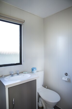 Cabin, 2 Bedrooms (Small bunks for children) | Bathroom - Mercury Bay Holiday Park (Whitianga)
