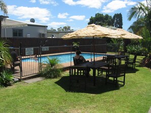 Seasonal outdoor pool - Mercury Bay Holiday Park (Whitianga)