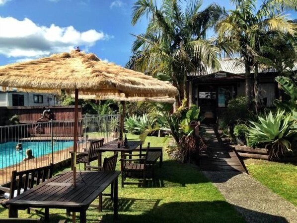 Seasonal outdoor pool - Mercury Bay Holiday Park (Whitianga)