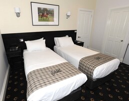Stable Room | Premium bedding, rollaway beds, free WiFi