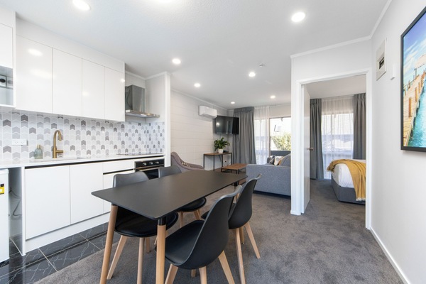 Comfort Suite, 1 Bedroom | Private kitchen | Coffee/tea maker, fridge, microwave, electric kettle