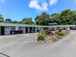 View from room - Flamingo Motel (New Plymouth)