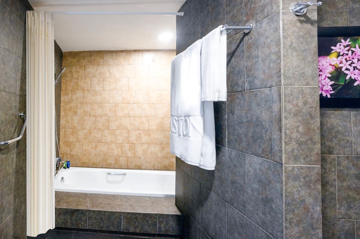aston suite | bathroom | shower, free toiletries, towels