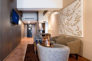 ASTON Suite | Minibar, in-room safe, desk, free WiFi