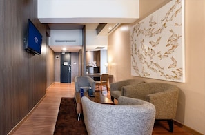 ASTON Suite | Minibar, in-room safe, desk, free WiFi