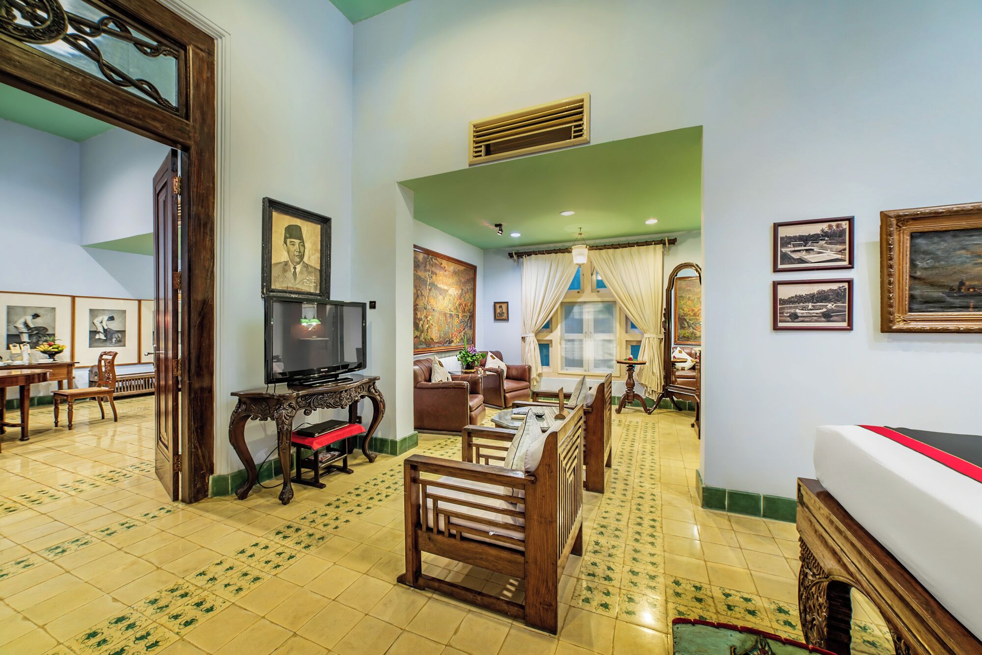 SANG FAJAR SUITE | Minibar, brankas, kedap suara, dan tempat tidur lipat/tambahan