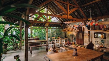 Breakfast, lunch, dinner served; local and international cuisine