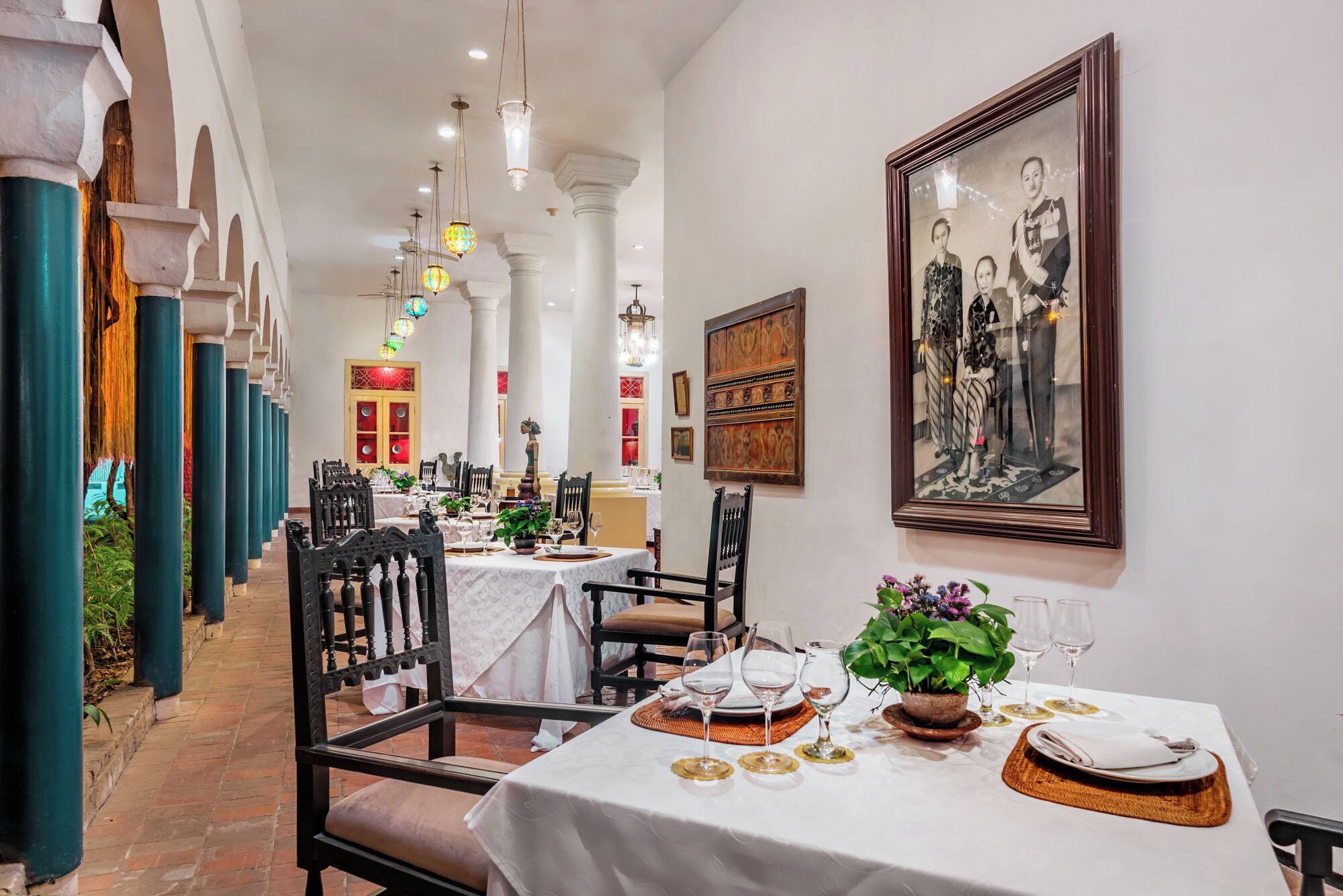 breakfast, lunch, dinner served; local and international cuisine