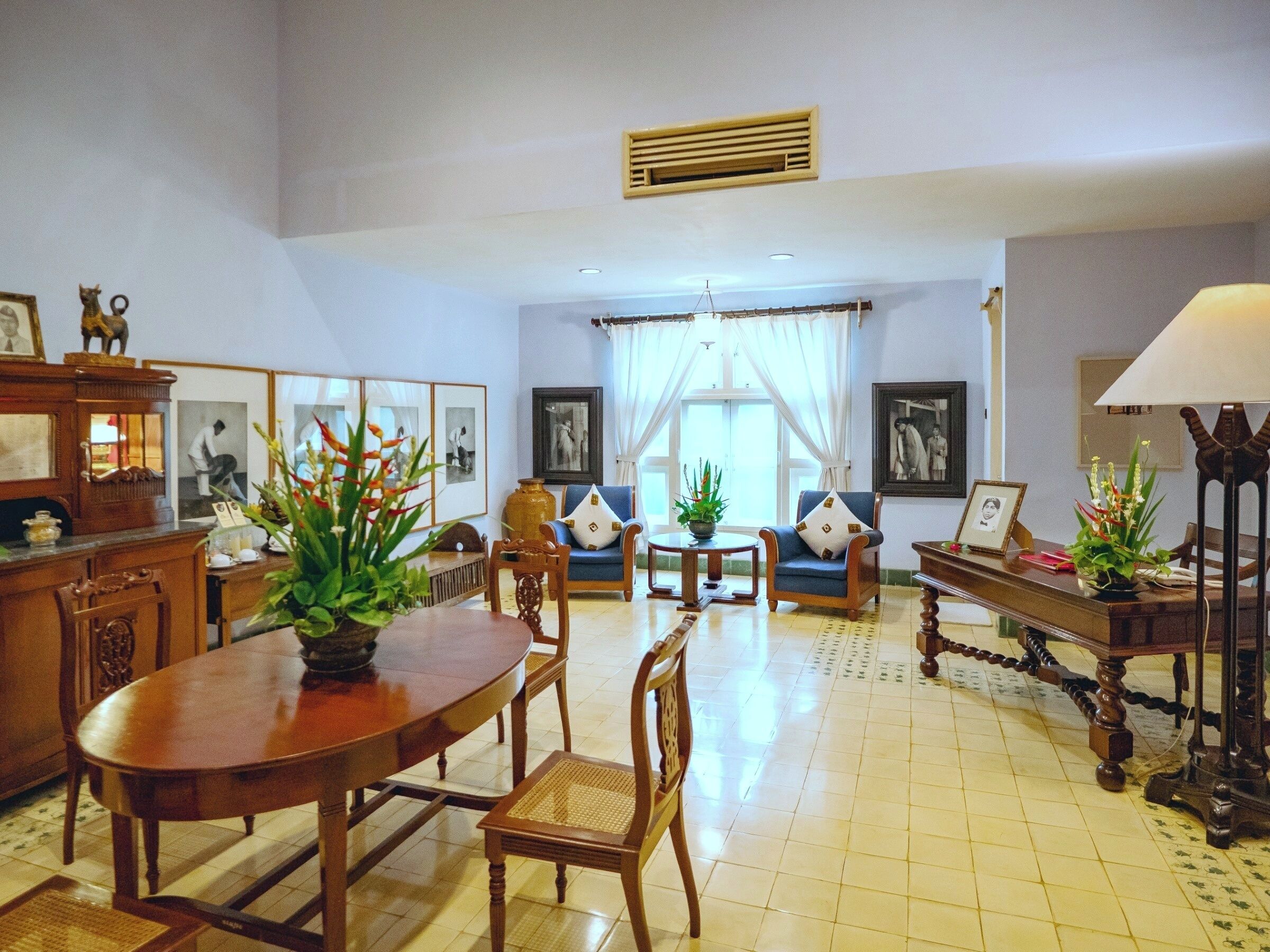 sang fajar suite | living area | tv