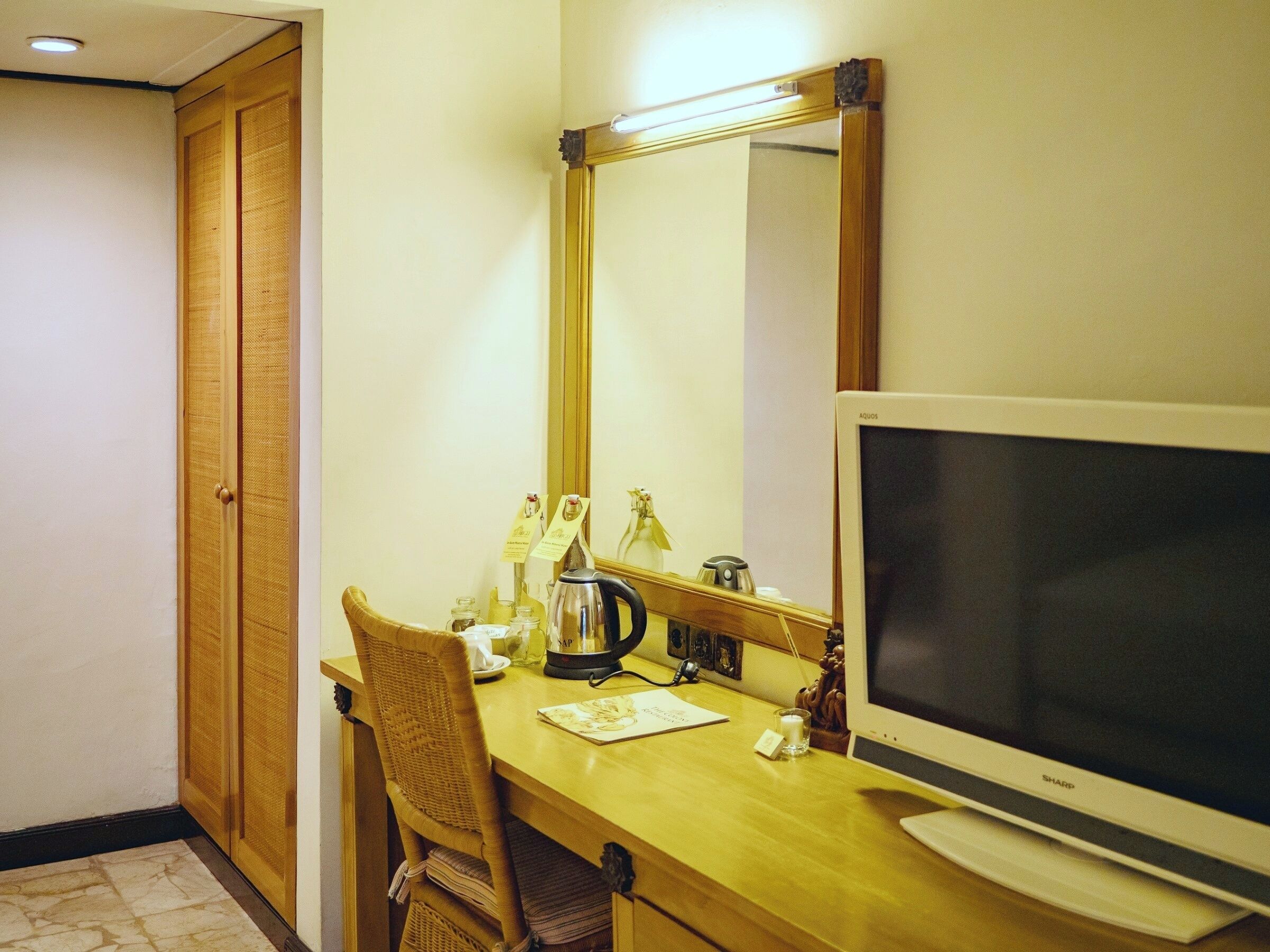 deluxe executive | minibar, in-room safe, soundproofing, rollaway beds