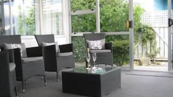 Captains Table Room | Living area