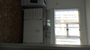The Seaspray Room | Private kitchen | Microwave - Seaview Motel (Kaikoura)